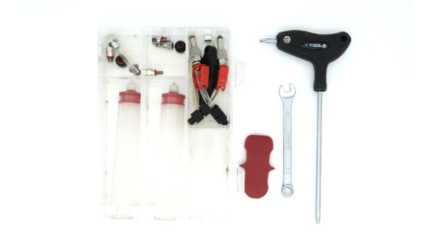 Outils : clé plate - clé torx - kit purge Shimano XTR, XT, SLX et Deore - cale